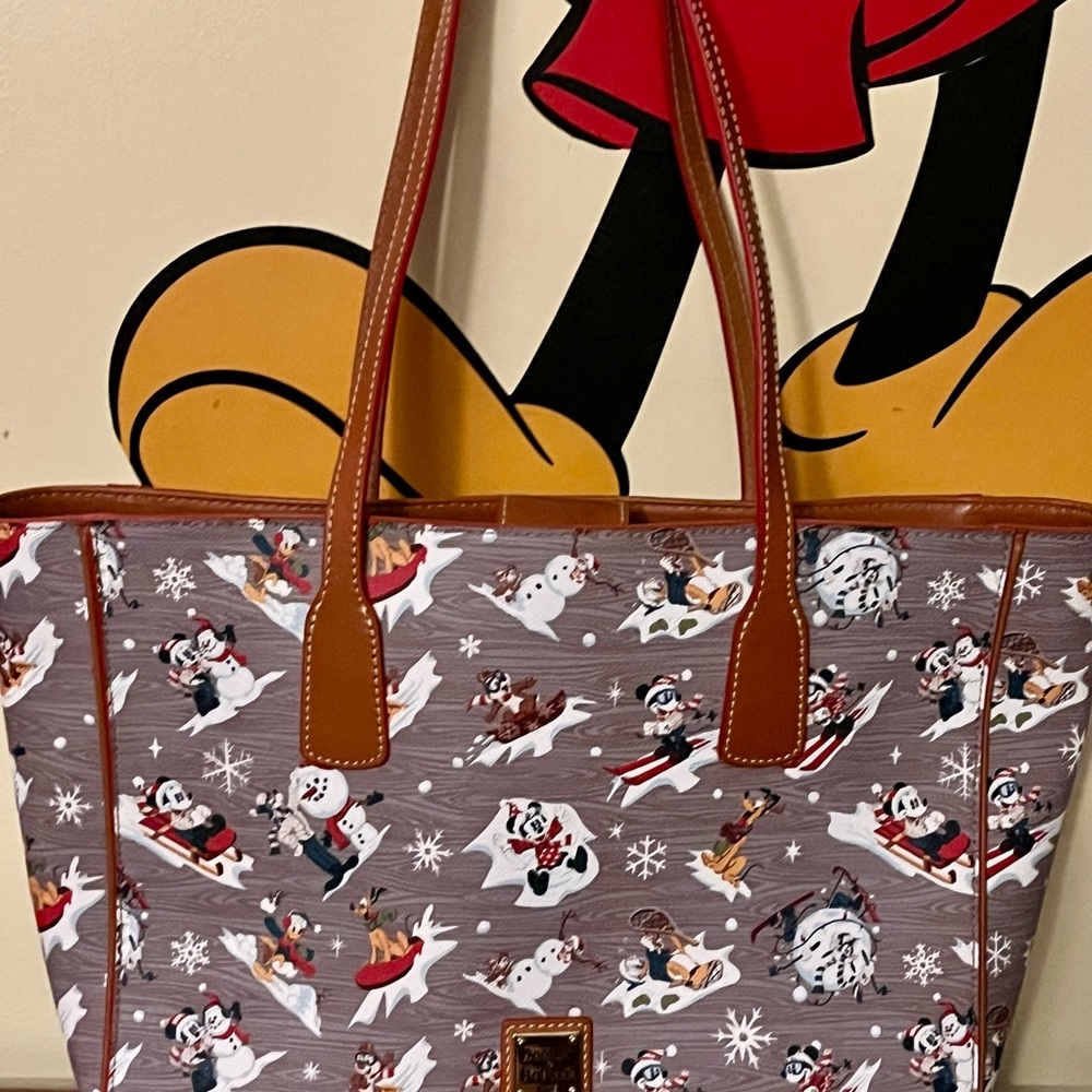 Disney Dooney Walt’s Lodge - 2021 Holiday tote - GORGEOUS